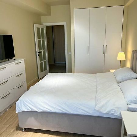 2 Bedroom On Ismail Corner Stefan Cel Mare, New Apartment, Chisinau Center! Exterior photo