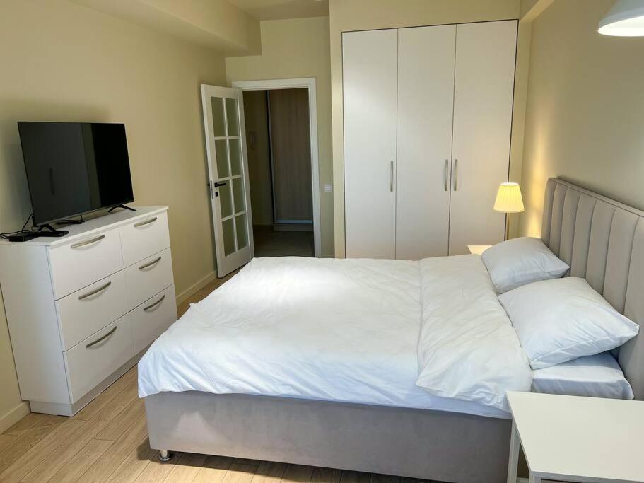 2 Bedroom On Ismail Corner Stefan Cel Mare, New Apartment, Chisinau Center! Exterior photo